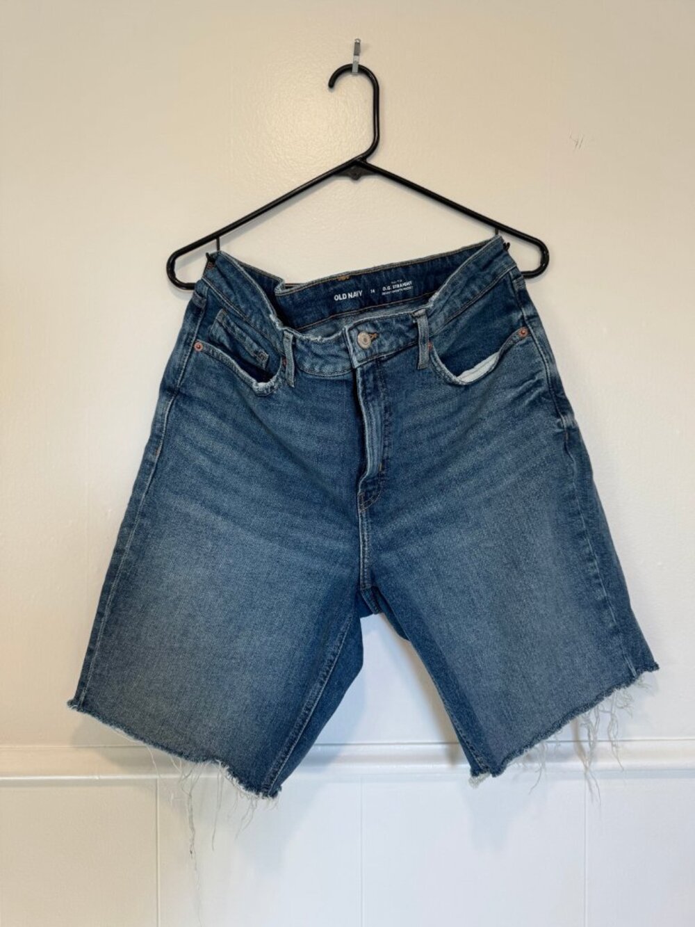 Old Navy O.G. Straight Denim Shorts Medium Wash Frayed Hem - 14